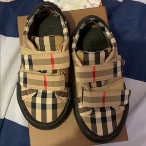 Burberry baby sneakers